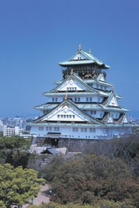 The majestic Osaka Castle 